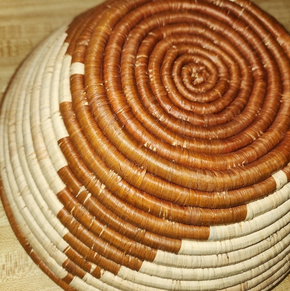 Vintage HandWoven 12” Decorative Bowl Basket Maua Design - Picture 7 of 10